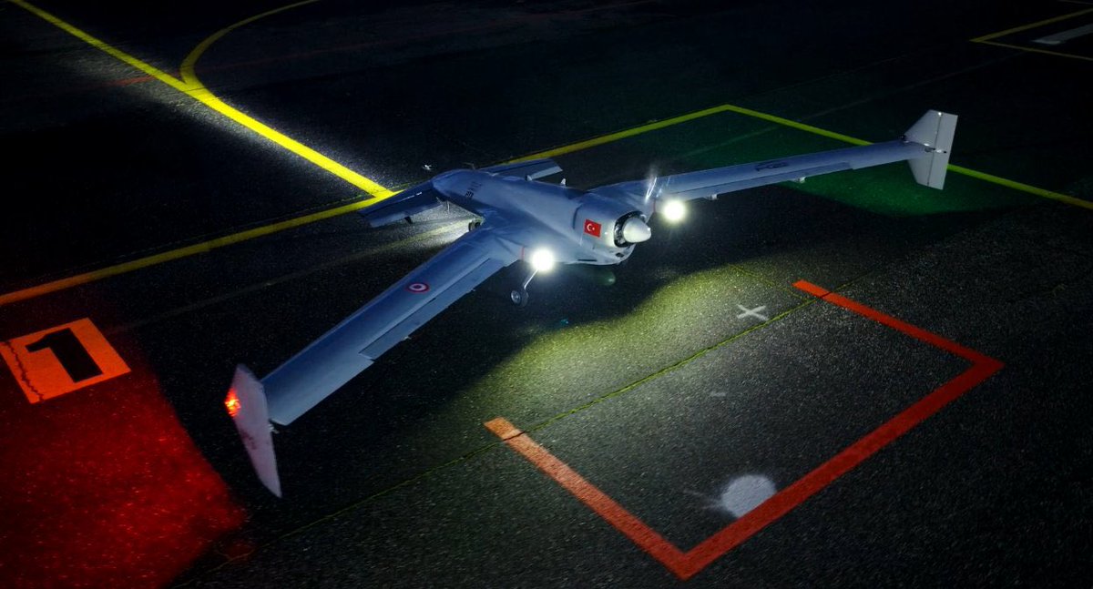 K2 KAMİKAZE İHA'nın özellikleri: • Yapay Zeka Otonom Sürü Uçuşu • Yapay  Zeka Görüntü Tabanlı: Seyrüsefer & Hedefleme & Angajman • 2000+ km Menzil •  200 kg Harp Başlığı • Kısa Hazırlıksız