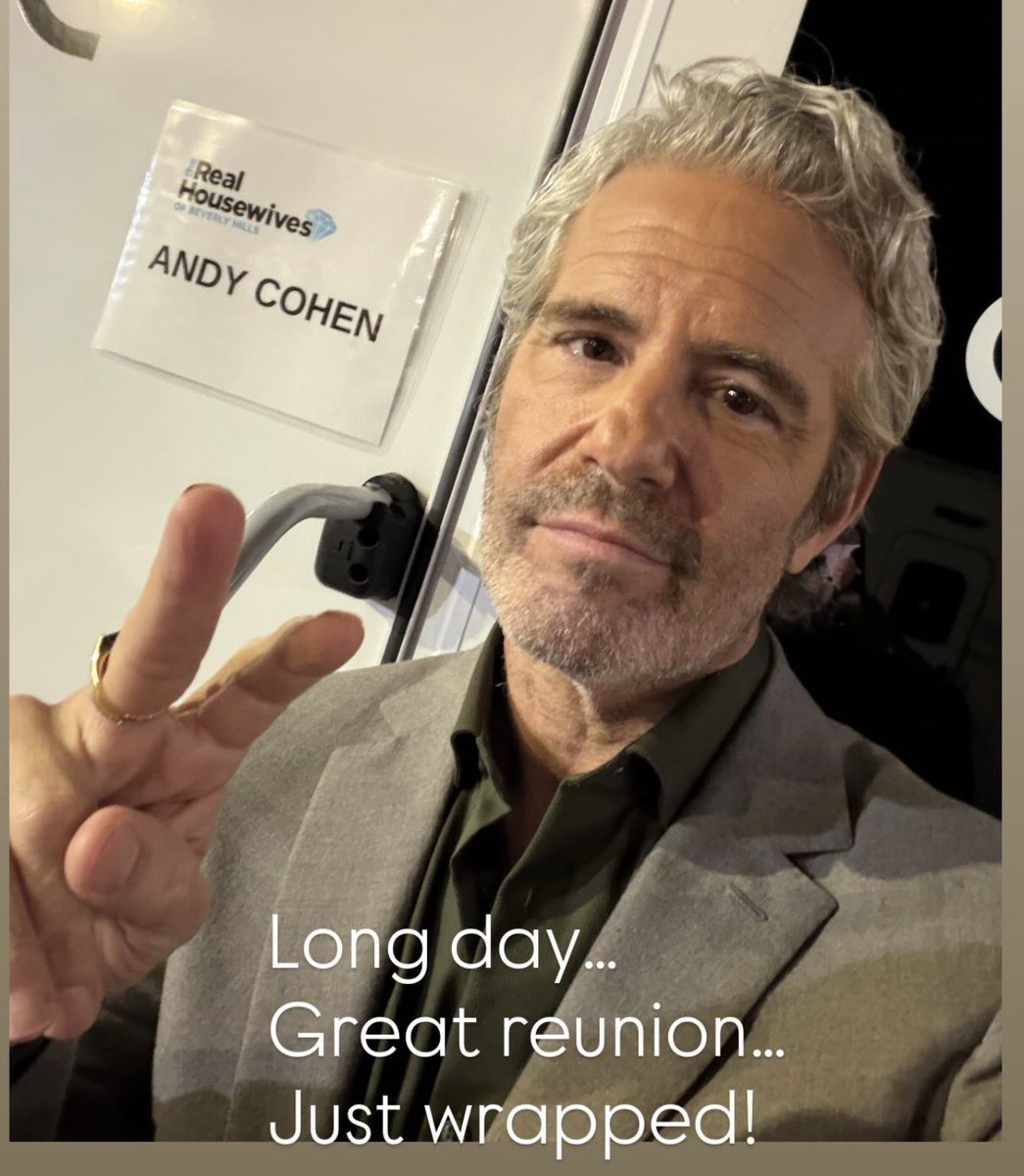 TheLWordChart's tweet image. Spotted: ANDY COHEN  BEFORE AND AFTER THE S15 REUNION...looking rather assaulted after breaking up a fight between DORIT and KYLE.

#RHOBH #AndyCohen #Kyle #Dorit #Reunion #Bravo