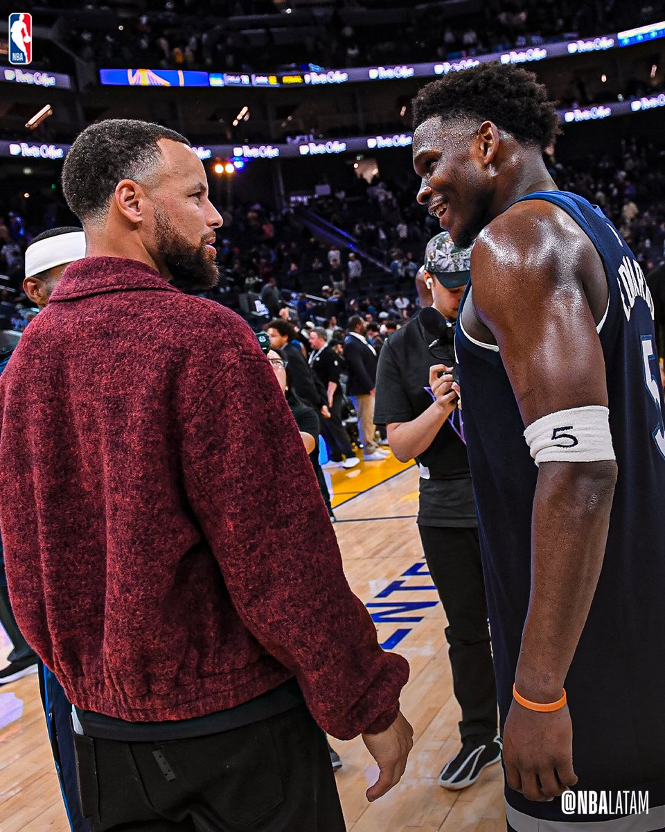 NBALatam's tweet photo. Steph y ANT 😍 https://t.co/yA0b7hhhZt