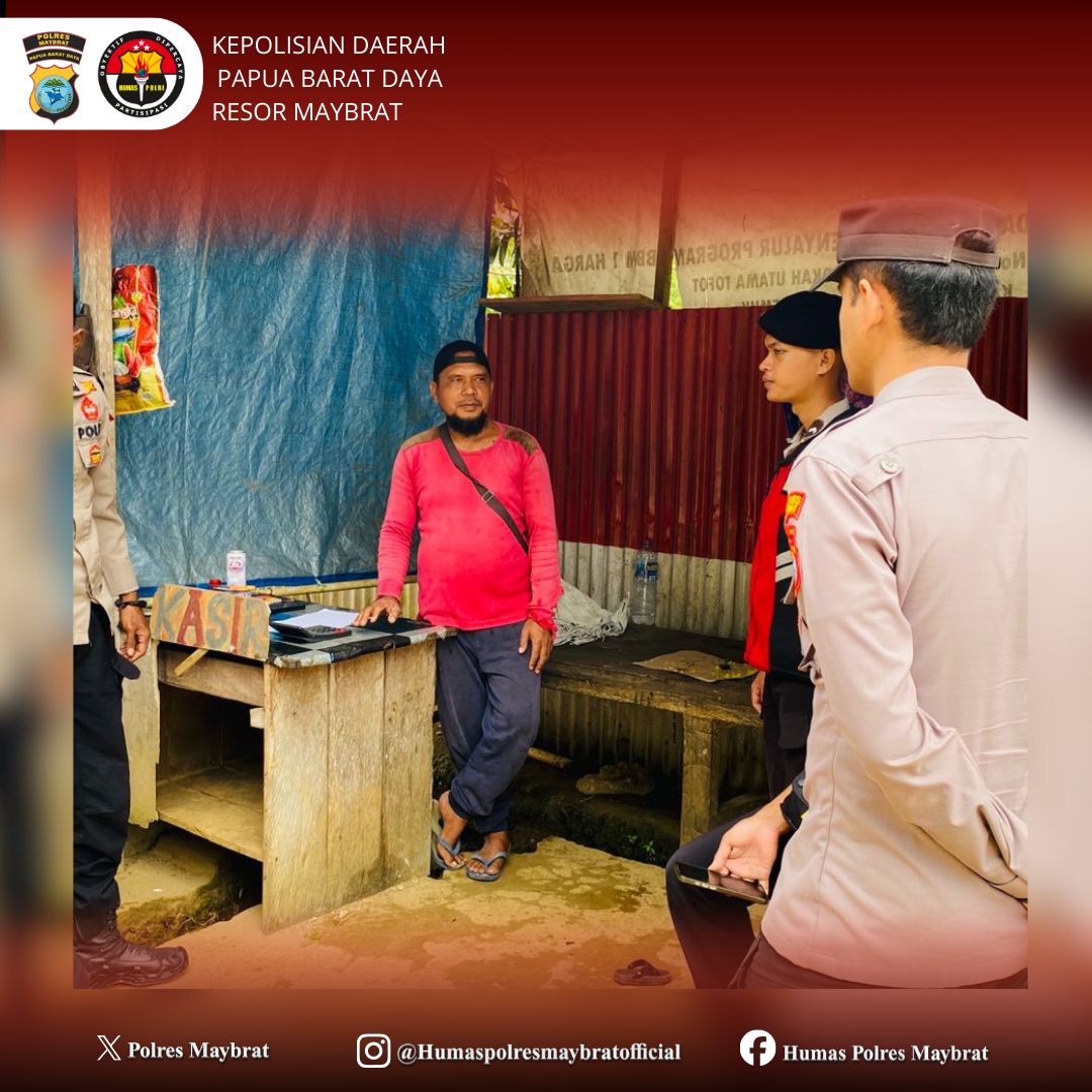MaybratPolres's tweet photo. Personel Polres Maybrat melalui Satgas Operasi Ketupat Dofior 2026 melaksanakan pengecekan ketersediaan Bahan Bakar Minyak (BBM) di sejumlah APMS wilayah Distrik Ayamaru, Ayamaru Timur dan Aifat, Sabtu (14/03/2026). https://t.co/bTwozsN1aJ