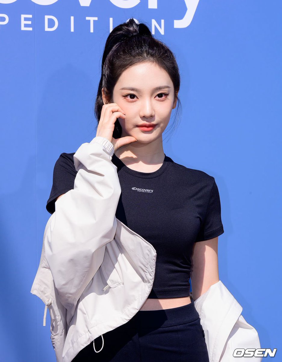 aespa NINGNING shares that she won’t participate in today’s video call fansign events due to not feeling well. 

“MY, I’m so sorry. I won’t be able to do the video call fan sign today. Lately, I’ve been having aches and pains all over. I’m not entirely sure of the cause but I’m