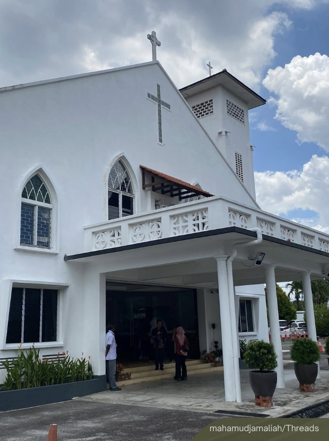 NewsBFM's tweet photo. The Education Ministry has denied claims that its northern-zone engagement session with private kindergarten stakeholders was held in a church.

It said the session on March 12 took place in the hall of Assumption International Secondary School in Bukit Mertajam, Penang.

🧵1 https://t.co/LSzkmeQ5FF