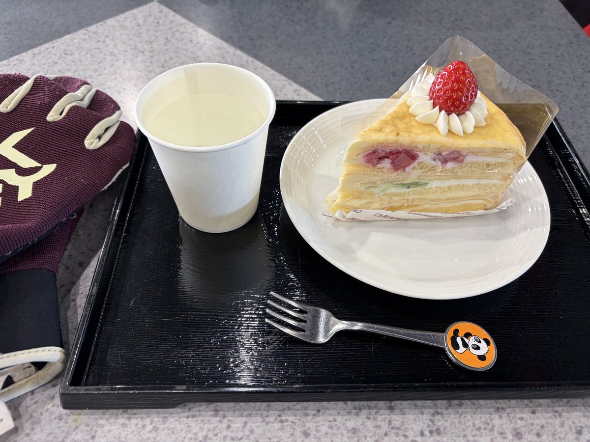 FromZeroAK's tweet photo. 小海に来たらケーキだね🍰
うま〜 https://t.co/R4xjpXoJOF