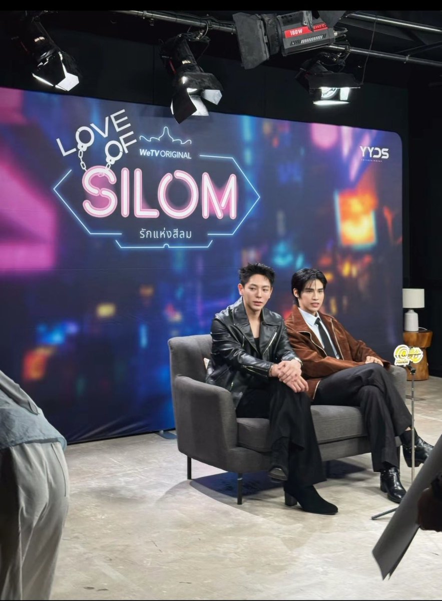 สัมภาษณ์ไปกี่สื่อแล้วน้ออ ใกล้แล้วสินะ 😙💕

#รักแห่งสีลม #LoveofSilomTheSeries
#uppoompat #poompps #UpPoom