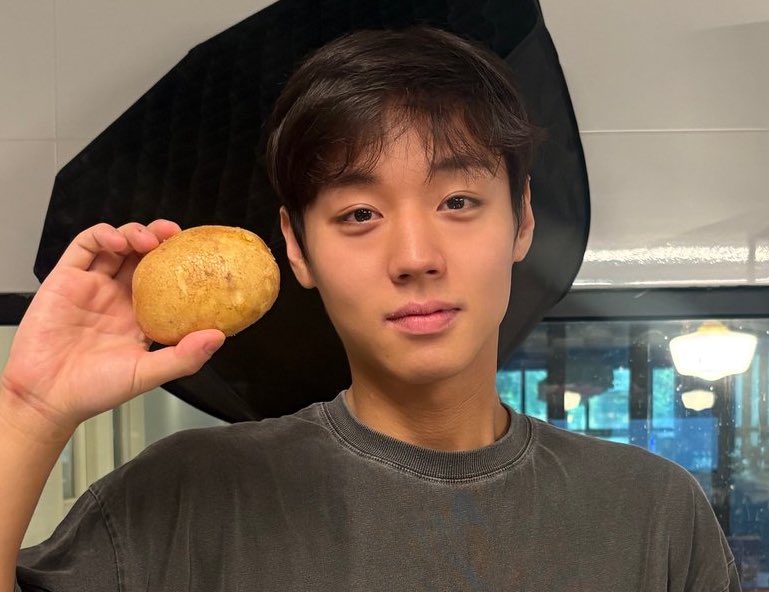 머리 짧은 홍위시절이네ㅋㅋ큐ㅠㅠㅠㅠㅠㅠ

(감자....)