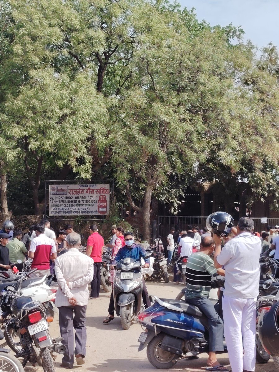 GroundReportX's tweet photo. @CMODelhi LPG ki koi bi storage nhi hai sab samanye hai https://t.co/OS8WA2flKy