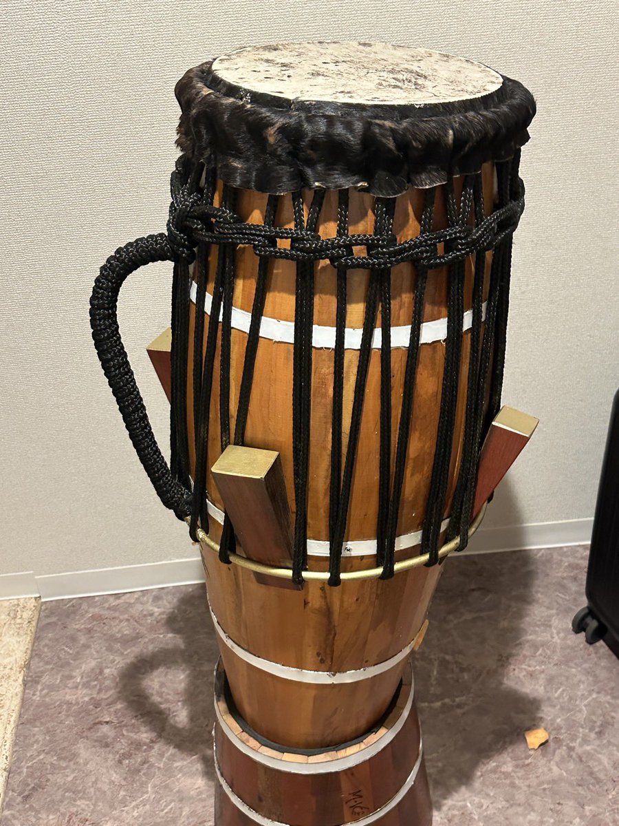 capoeira_tokyo's tweet photo. ご注文いただいたアタバキが、ブラジルから届きました。
ご住所に直接送ってもらえるので、送料も無駄がありません。
ご希望の方はDMでお気軽にご相談ください✉️
#カポエイラ
#アタバキ
#atabaque https://t.co/hE91wDhEwo