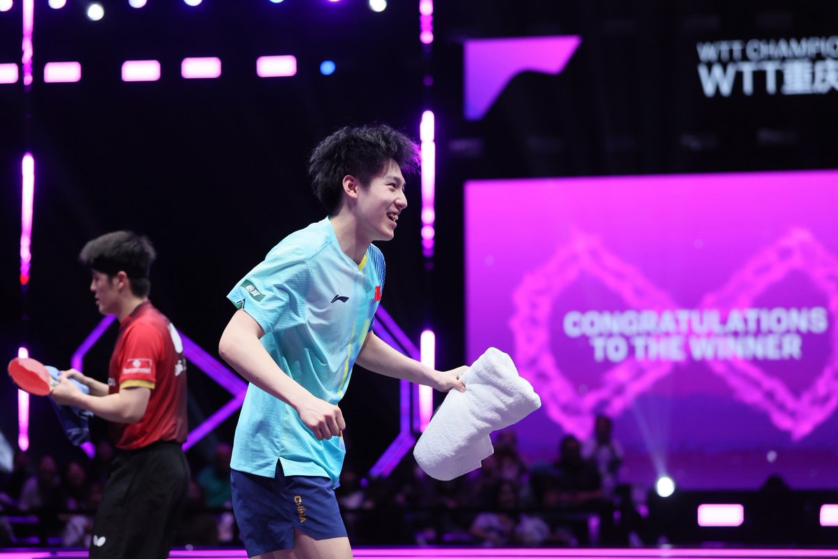 CGTNSportsScene's tweet photo. FAIRY TALE CONTINUES✨

First, world No. 2 Truls Moregard🇸🇪.
Now, Dang Qiu🇩🇪 ✅

🇨🇳19-year-old Wen Ruibo does it again, stormed into the #WTTChongqing semifinals with a 4-2 win over the German.

Next up: Winner of Lin Yun‑ju 🆚 Tomokazu Harimoto

#TableTennis #WTTChampions https://t.co/y6mYDqZoRx
