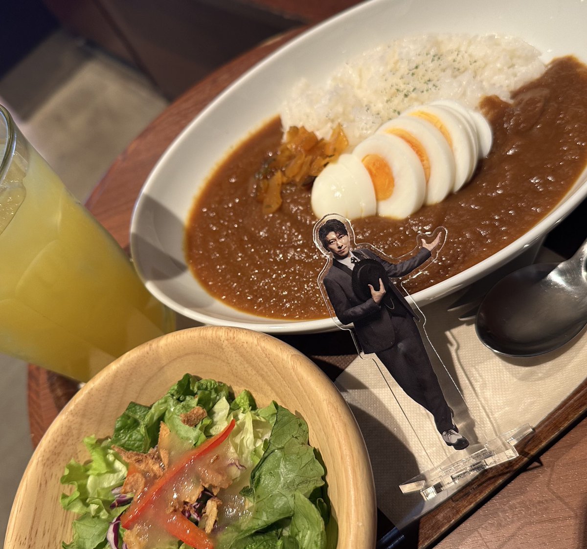 A__Sy_Rij's tweet photo. 羽多野さんのファンミ昼の部楽しかった❤︎
ライブとは違った面白さがある！
夜の部も色々楽しみです🫶🏻🩵
🍛を紹介してくれる今回のｱｸｽﾀを添えて~ https://t.co/U86ikiW3Z7