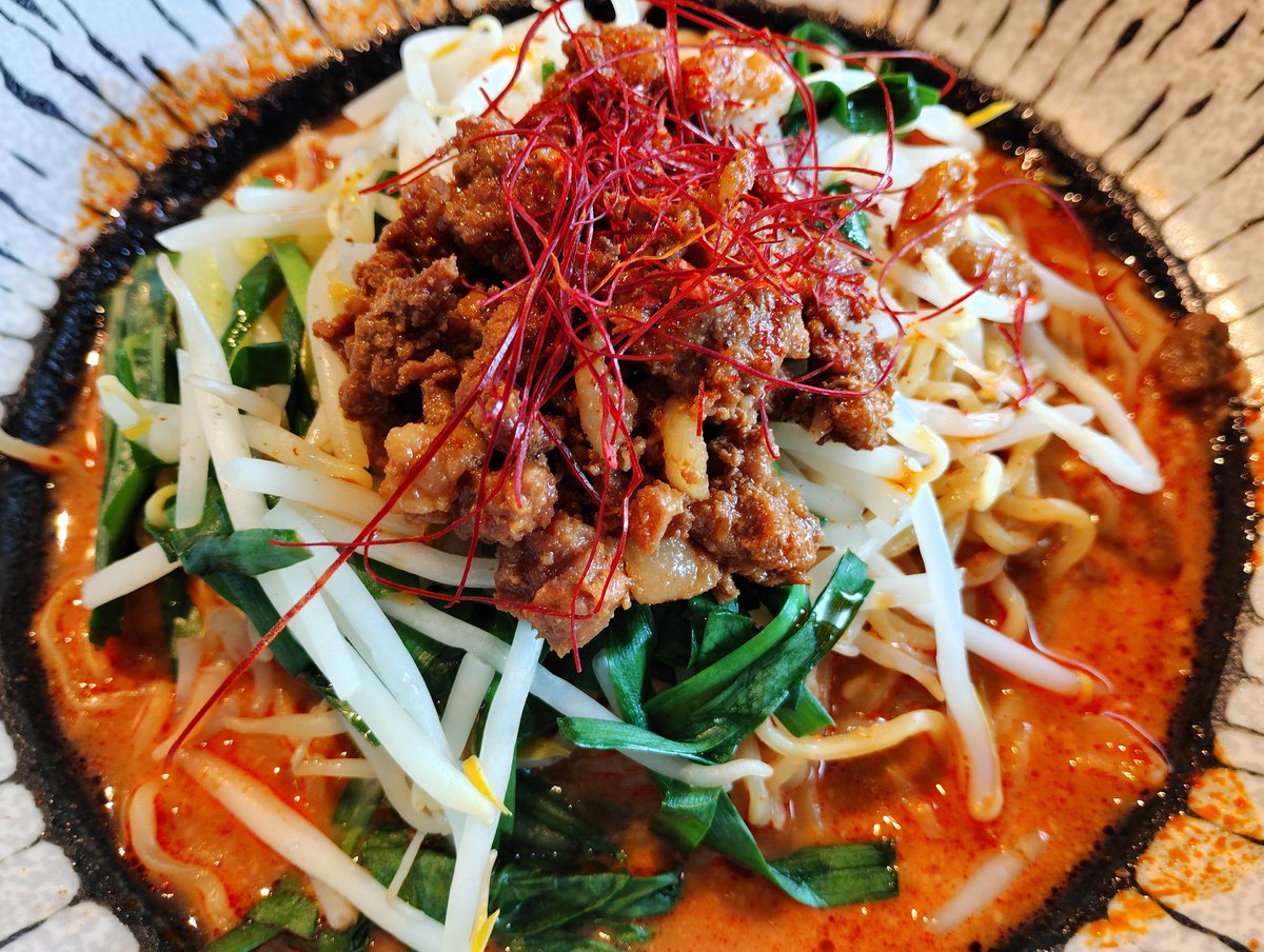 mapotofuzuki_'s tweet photo. 担々麺

濃厚でおいしーーー！！！
シビ辛間はあんまりないけど、コクがあっておいしい
赤い紐が何かよくわからないけど辛かった笑
内装がすごくおしゃれでした
お昼時にいっても空いてる

#SCeNTHOUSEDENMarunouchi 丸の内
#ランチ https://t.co/r0j0dkEcJA