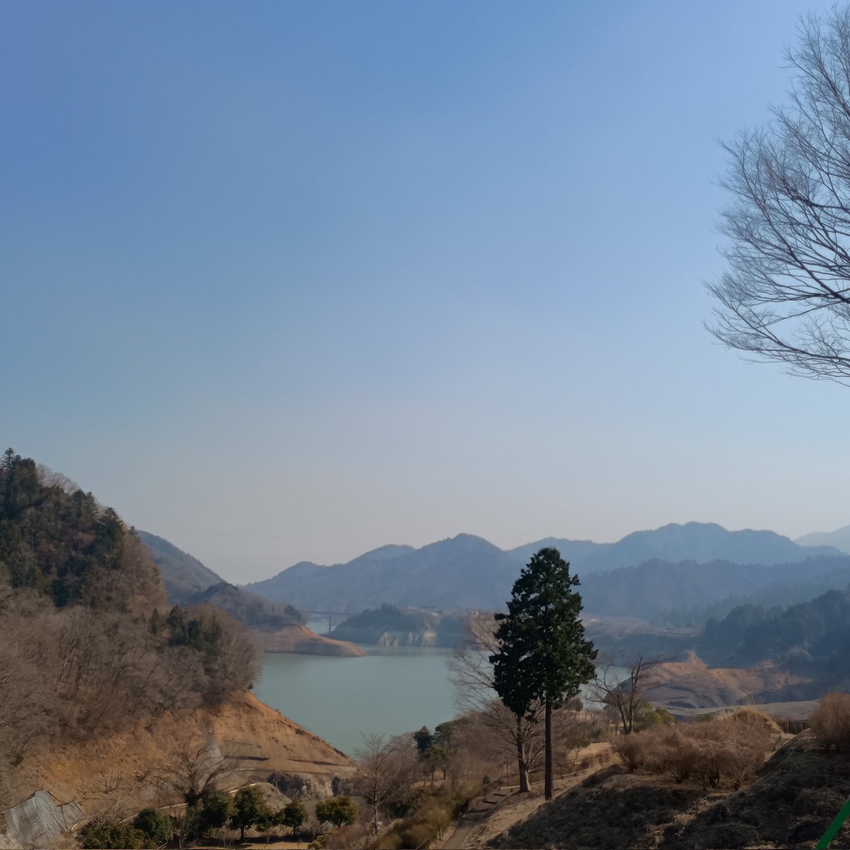 dsk_x14's tweet photo. コチラ、宮ヶ瀬湖ﾃﾞｰｽ
快晴、風は強くなく
水位はご覧の通りﾃﾞｰｽ

…現場からは以上ﾃﾞｰｽ https://t.co/iYozCzQVQZ