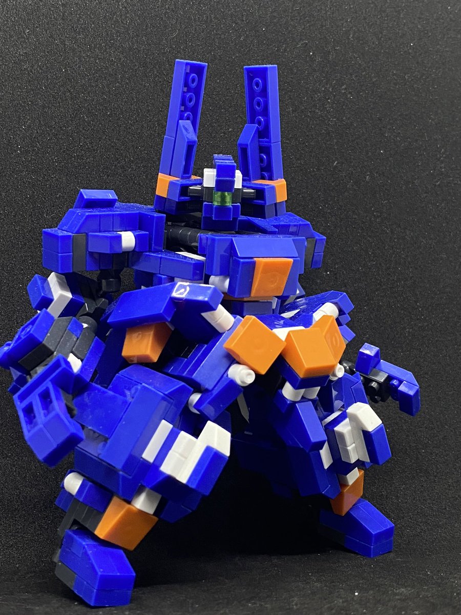 kuromameoh's tweet photo. ■ 機体名
HTG-07 BLUEFRAME 〈RAVENOR〉
（レイヴナー）

■ 分類
機動制圧・中距離殲滅型タクティカルフレーム

■ コンセプト
RAVENORとは「青い猛禽」。
静かに飛び、
確実に仕留める。

RAVENORは“止まらない重装”

  #オリロボ #プチブロック https://t.co/o1VyH7VhZs