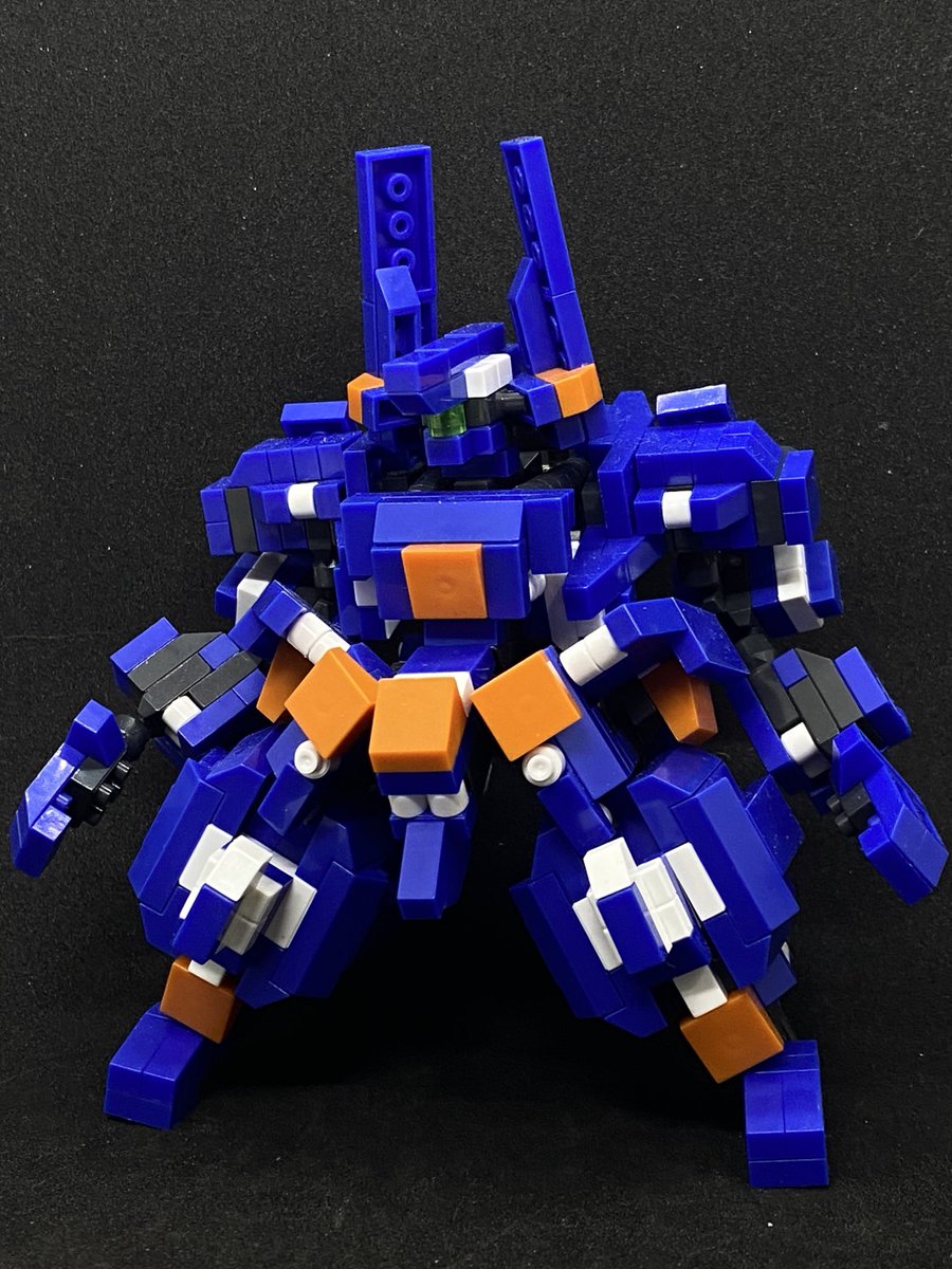 kuromameoh's tweet photo. ■ 機体名
HTG-07 BLUEFRAME 〈RAVENOR〉
（レイヴナー）

■ 分類
機動制圧・中距離殲滅型タクティカルフレーム

■ コンセプト
RAVENORとは「青い猛禽」。
静かに飛び、
確実に仕留める。

RAVENORは“止まらない重装”

  #オリロボ #プチブロック https://t.co/o1VyH7VhZs