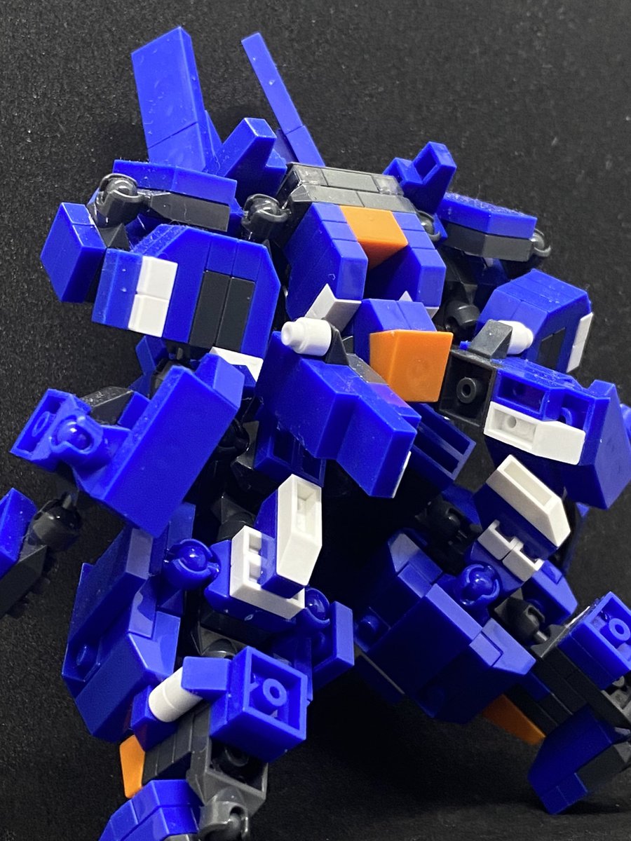 kuromameoh's tweet photo. ■ 機体名
HTG-07 BLUEFRAME 〈RAVENOR〉
（レイヴナー）

■ 分類
機動制圧・中距離殲滅型タクティカルフレーム

■ コンセプト
RAVENORとは「青い猛禽」。
静かに飛び、
確実に仕留める。

RAVENORは“止まらない重装”

  #オリロボ #プチブロック https://t.co/o1VyH7VhZs