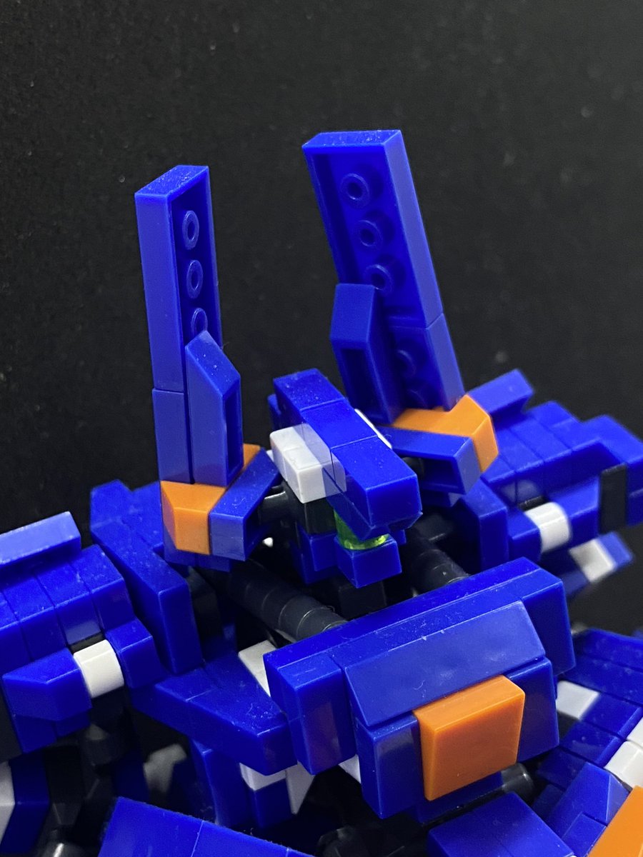 kuromameoh's tweet photo. ■ 機体名
HTG-07 BLUEFRAME 〈RAVENOR〉
（レイヴナー）

■ 分類
機動制圧・中距離殲滅型タクティカルフレーム

■ コンセプト
RAVENORとは「青い猛禽」。
静かに飛び、
確実に仕留める。

RAVENORは“止まらない重装”

  #オリロボ #プチブロック https://t.co/o1VyH7VhZs
