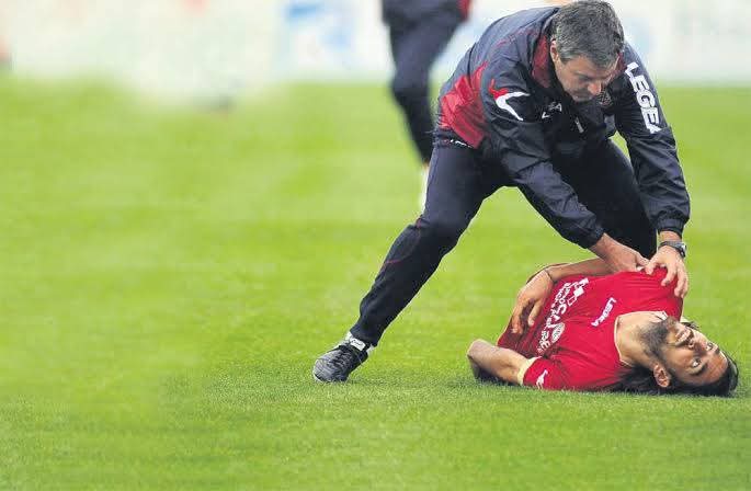 Tope_Orus's tweet photo. The story of Piermario Morosini is one of the saddest in football.

At just 15 years old, he lost his mother.
Two years later, at 17, he lost his father too.

Suddenly, the teenager became the one holding the family together. He took responsibility for caring for his disabled brother and sister, carrying a weight no teenager should ever have to carry.

Then another heartbreaking tragedy struck.
Not long after their father’s passing, Morosini’s disabled brother took his own l!fe.💔

Life kept testing him again and again… but he never gave up.

Through pain, responsibility, and unimaginable loss, Morosini kept pushing forward. He trained, worked, and fought his way into professional football, eventually playing for AS Livorno.

But fate had one more cruel twist.

In 2012, during a match between AS Livorno and Delfino Pescara 1936, Morosini suddenly collapsed on the pitch after suffering a cardiac arrest.

He was just 25 years old.

He wasn’t the most famous player in the world.
He didn’t win the Ballon d’Or or lift the Champions League.

But his story is bigger than trophies.

Piermario Morosini was a fighter - a man who carried unbearable pain and still chased his dream.

And in football, some heroes are remembered not for the titles they won…
but for the strength they showed when life tried to break them. 😔

Rest in peace, Piermario Morosini.💔

#SerieA #italy #italia #football #cardiacarrest #trendingpost