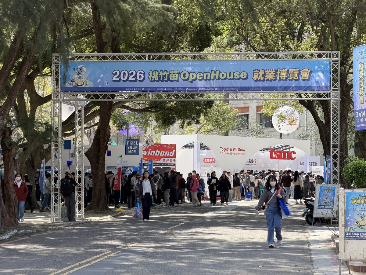 semivision_tw's tweet image. A huge crowd today at the career fair at National Yang Ming Chiao Tung University.

The event is packed with students exploring opportunities across the semiconductor industry. At the front row, you can see booths from #TSMC, #UMC, and #Winbond drawing a lot of attention.

The
