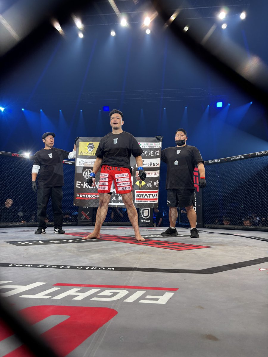 _PANCRASE_'s tweet photo. 第2試合　ミドル級
× 平田 旭 vs 林源平 ○
1ラウンド　3分17秒　KO
#pancrase361 https://t.co/DjjfIfjR8n