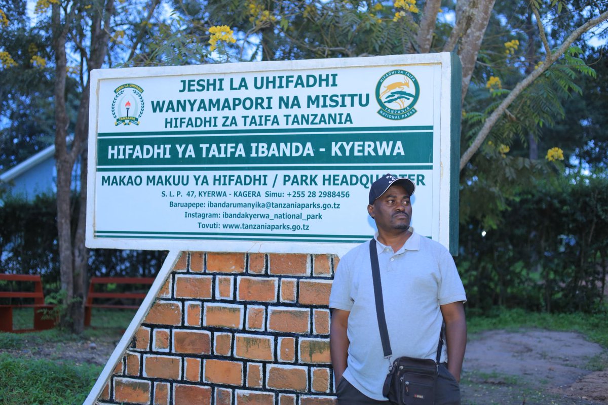 FoundationMug's tweet photo. The Pad a Girl Campaign has taken shape, on the Isingiro outreach we had a chance to cross to Tanzania and see how much a sanitary pads cost. We have gone Regional. We are committed to end period poverty. Promoting superiority one girl at a time. https://t.co/ycnIpY5qho