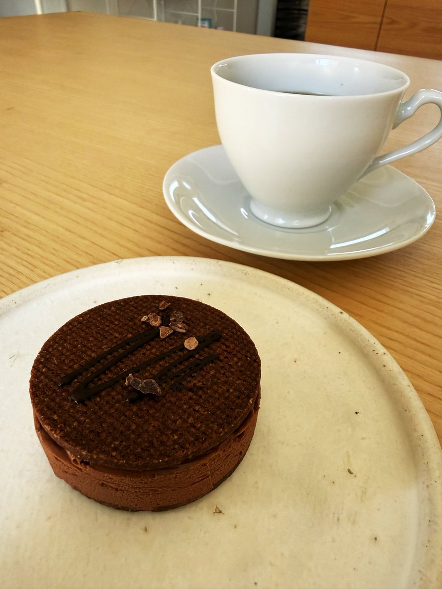 miho_chat's tweet photo. 本日、ゆるぷかデイ🐼
.
8ヶ月ぶりのお教室で
チョコレートのバタークリームサンドを焼いてきました🍫
.
おいしすぎ💕
.
お菓子作りは
やっぱりリフレッシュに
なりますー✨✨

#ゆるぷかデイ
#チョコレートのバタークリームサンド
#久々のお教室
#お菓子作りでマインドフルネス
#dihscookingstudio https://t.co/KDAi7o4aYb
