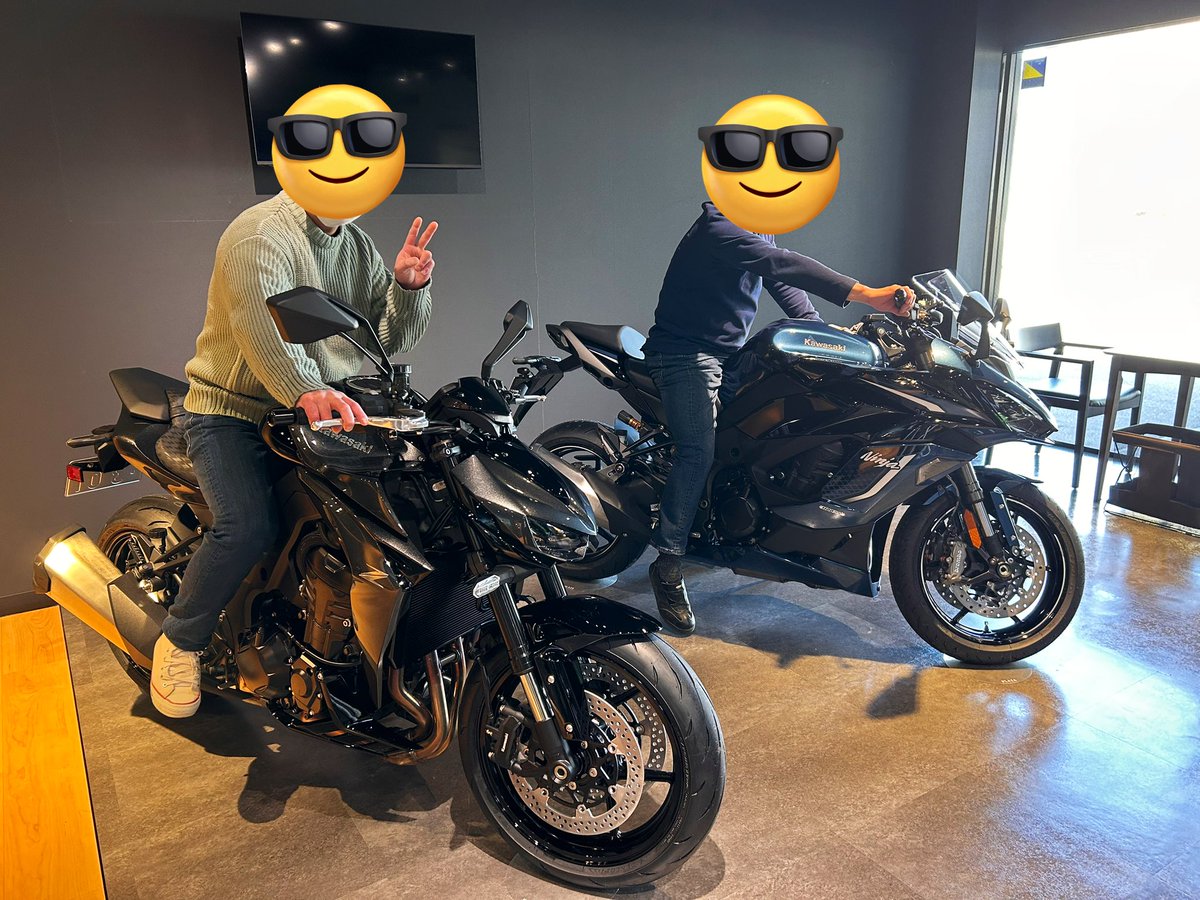 AzRider1000's tweet photo. #z1100
#ninja1100SXSE
#カワサキプラザ松本
腰痛の事もあり10rからz1100に乗り換えました！
叔父と同じタイミングで納車出来てとてもいい記念になりました！
これからしっかり乗るぞぉー🏍️💨 https://t.co/5VD1zPjAiw