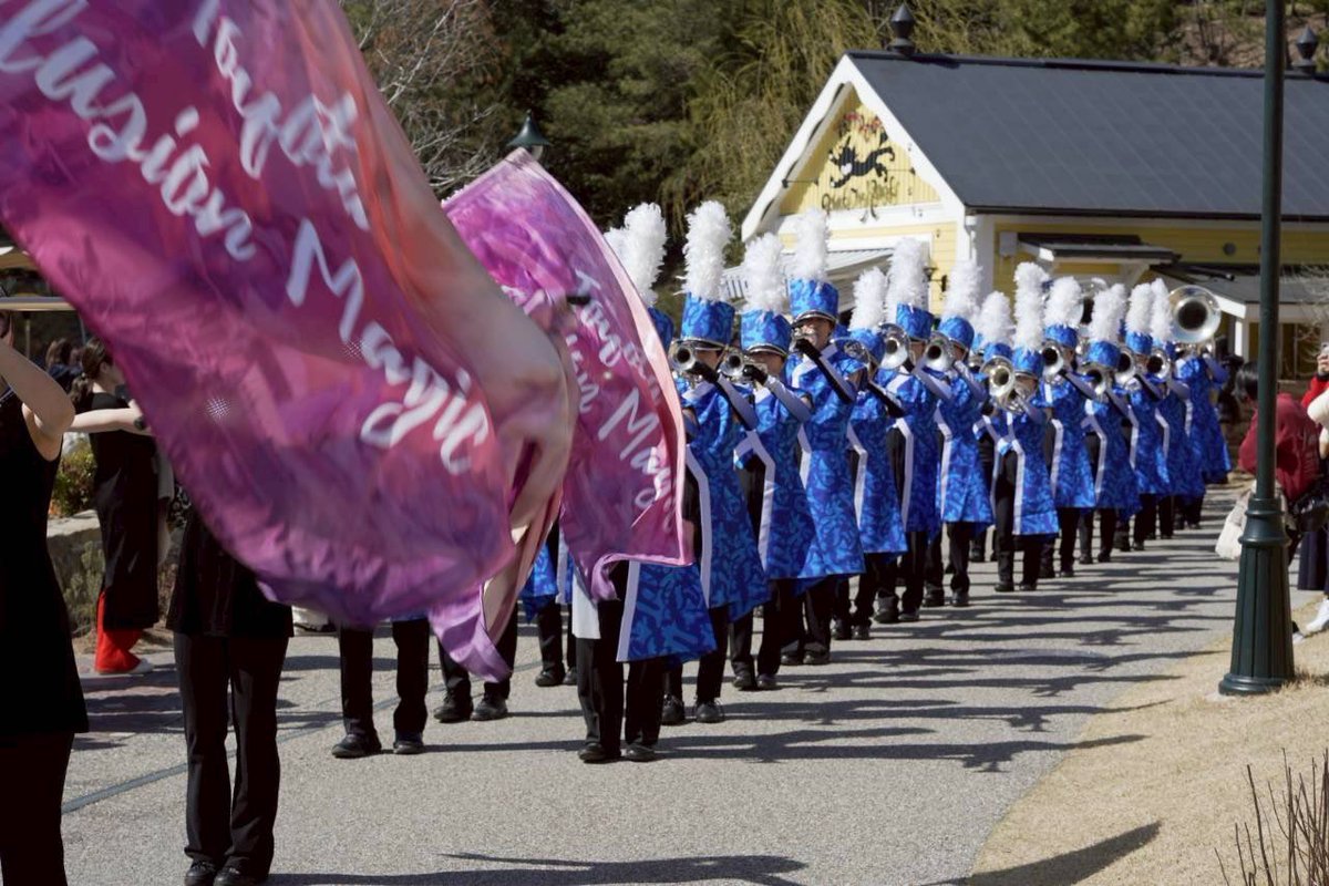 本日はジブリパークにてパレード演奏をさせていただきました！🌿✨
まるで物語の世界に入り込んだような景色の中、たくさんの方に囲まれて楽しく演奏することができました🎶🧹
温かい拍手とご声援、ありがとうございました！😊🌌

#東海
#豊田市
#toyota
#マーチング
#marching