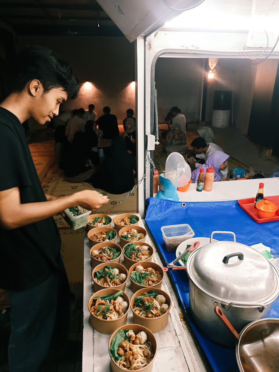 Mie Ayamnya mBantul tweet media