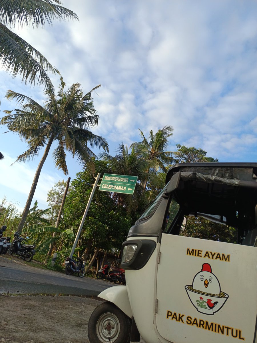 Mie Ayamnya mBantul tweet media