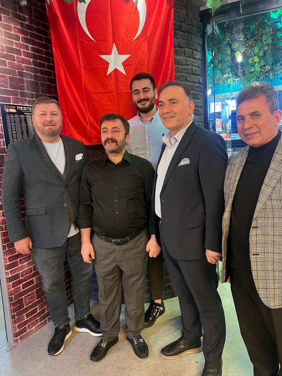 AK Parti Ataşehir İlçe Teşkilatımızın düzenlediği Vefa Iftarında  geçmişten bugüne bu kutlu davaya emek veren kıymetli yol arkadaşlarımızla bir araya geldik.
Rabbim  birlik ve beraberliğimizi bozmazsın. 
<a href="/bbismailerdem/">İsmail Erdem</a>
<a href="/burakcifci34/">Burak ÇİFCİ</a>
<a href="/akpartiistanbul/">AK Parti İstanbul</a> 
#BirOlmakRuhumuzdaVar 🌙