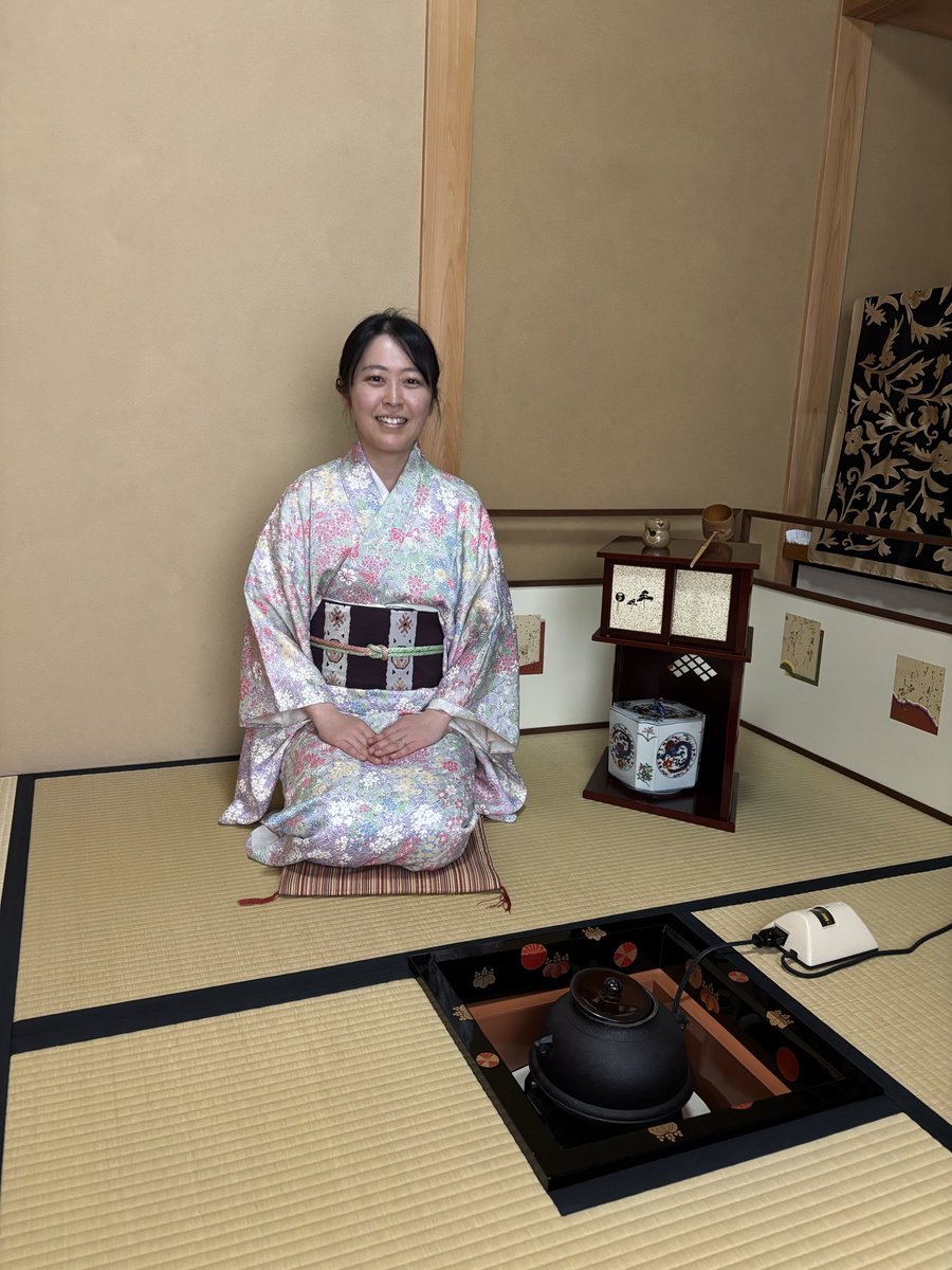 yukirin299's tweet photo. 毎週のお茶のお稽古、かれこれ、10年くらいしてる。日本人たるや、やはり、茶道が全ての日本文化をあらわしているよねー🌸ほんと、心洗われる。　

静寂養私。　

着物👘着ると清々しい季節になってきたね。 https://t.co/JFimOaFL0C