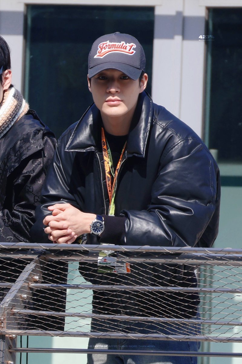 𝟰𝟮𝟯% tweet media