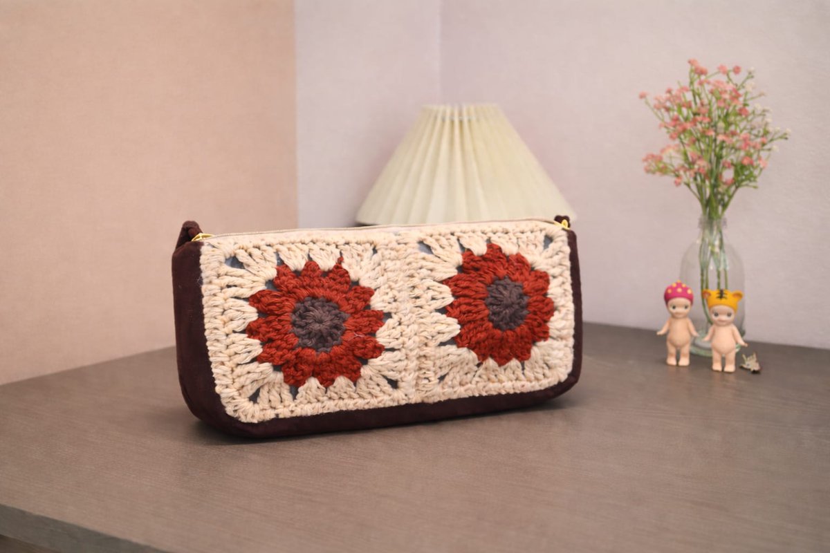 EthnicTreasure's tweet photo. Handcrafted Crochet Pouch by EthnicTreasuresIN 🧶
Elegant, compact &amp; timeless — made for everyday essentials.

Shop now 👉https://t.co/PpdcHDRk6s https://t.co/Sc99UIoo3N