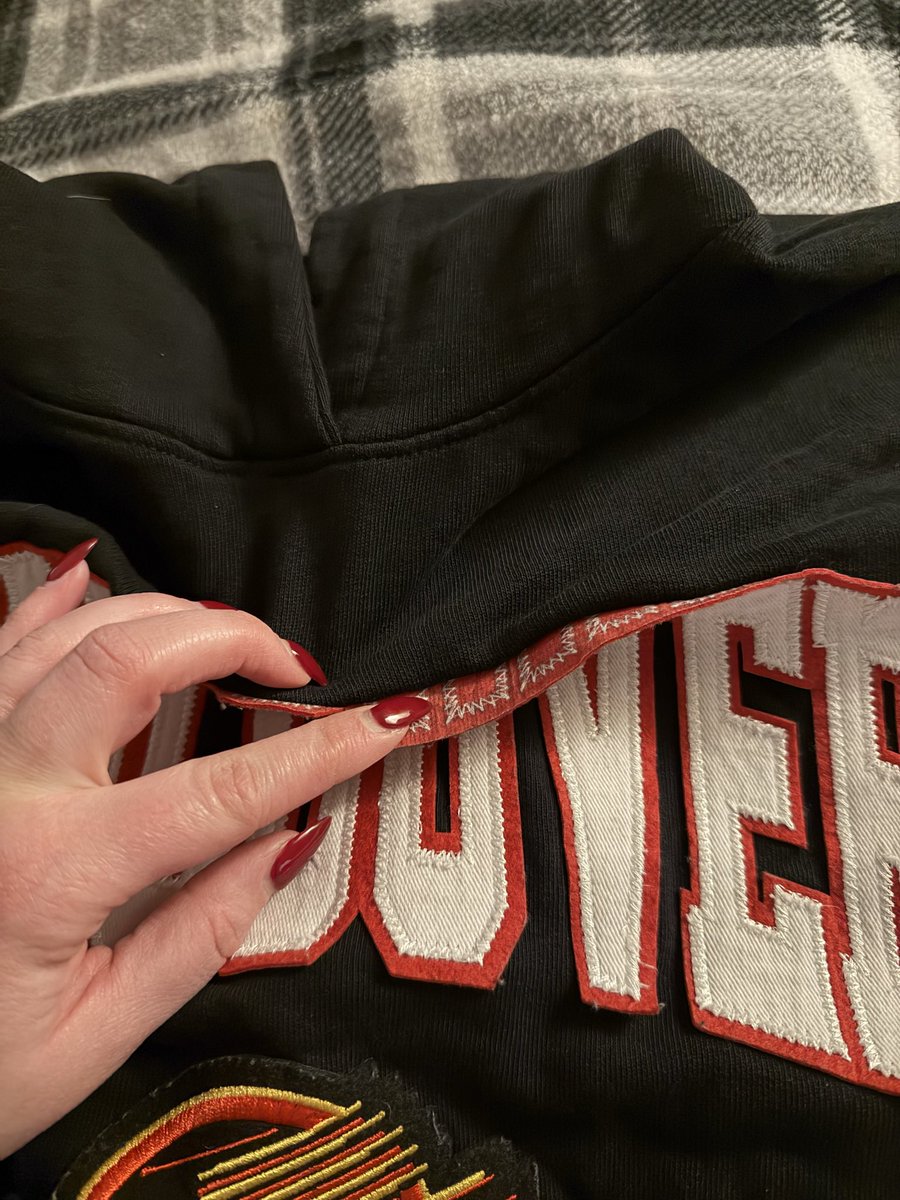 sphillips89's tweet photo. Hey @Canucks I’d like to know why a hoodie I paid $100 for is coming a part. It’s really upsetting to pay so much for something to have it fall apart within a couple months. https://t.co/tMMpCL1d6f