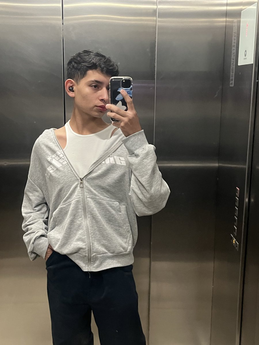 es_alejoo's tweet photo. de verdad me veré guapo? 🙂‍↕️ https://t.co/JD2iU2TU5A