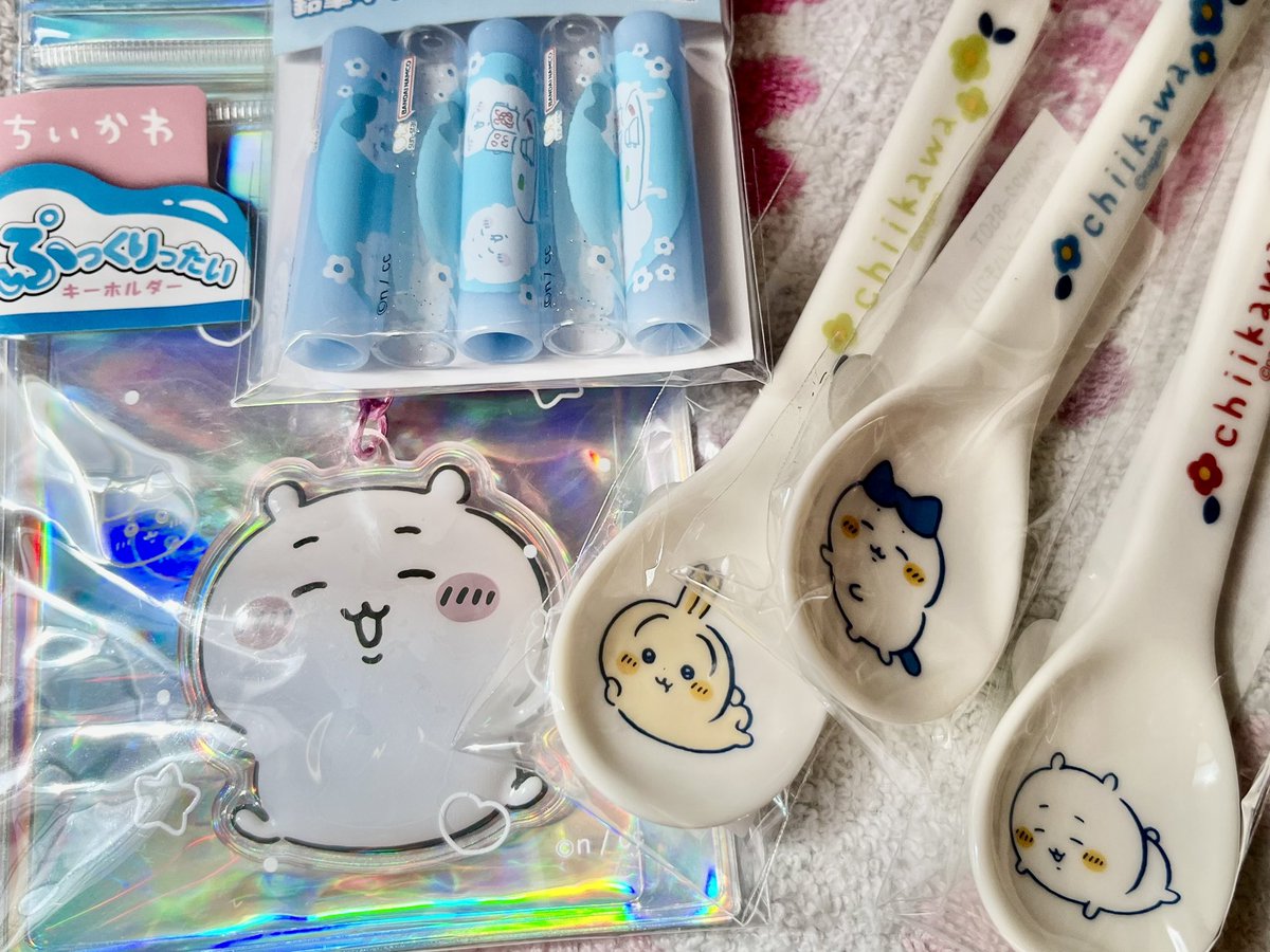 Mirachan86's tweet photo. 4人分の確定申告が終わったので
ご褒美にちいかわグッズを買いました。 https://t.co/MCLcqUczXm