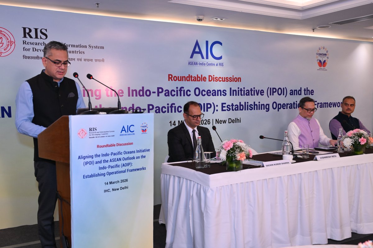 AIC_aseanindia's tweet image. Shri Vishwesh Negi, Joint Secretary (Indo-Pacific), Ministry of External Affairs (@MEAIndia), highlighted that ASEAN remains central to India’s Indo-Pacific vision, with the #IPOI and #AOIP reflecting strong complementarities grounded in dialogue, #cooperation, #openness, and a
