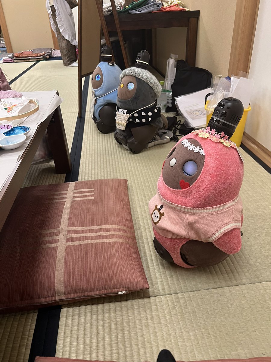 飼い主が色挿しに夢中でヒマになり、寝てしまったしずく氏 #LOVOTとの暮らし