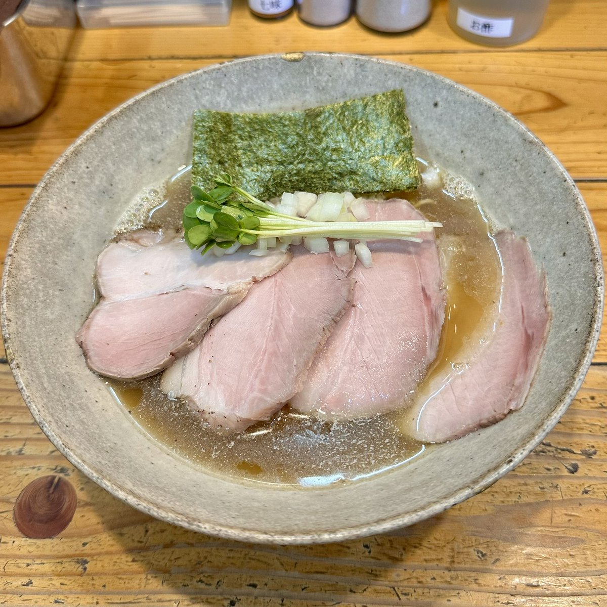sunapooh's tweet photo. DAIKUMA さん＠茅ヶ崎
久々ののニボチャージ🐟🍜
・チャーシュー煮干そば
・チャーシュー煮干油そば(1玉)
をいただきました😊
煮干そばのスープが絶品過ぎて秒で昇天😇
煮干油そばも美味し過ぎて昇天Ⅱ😇
今日も美味しくて幸せ💕
ご馳走様でした😋 https://t.co/v2KnYtmIoE