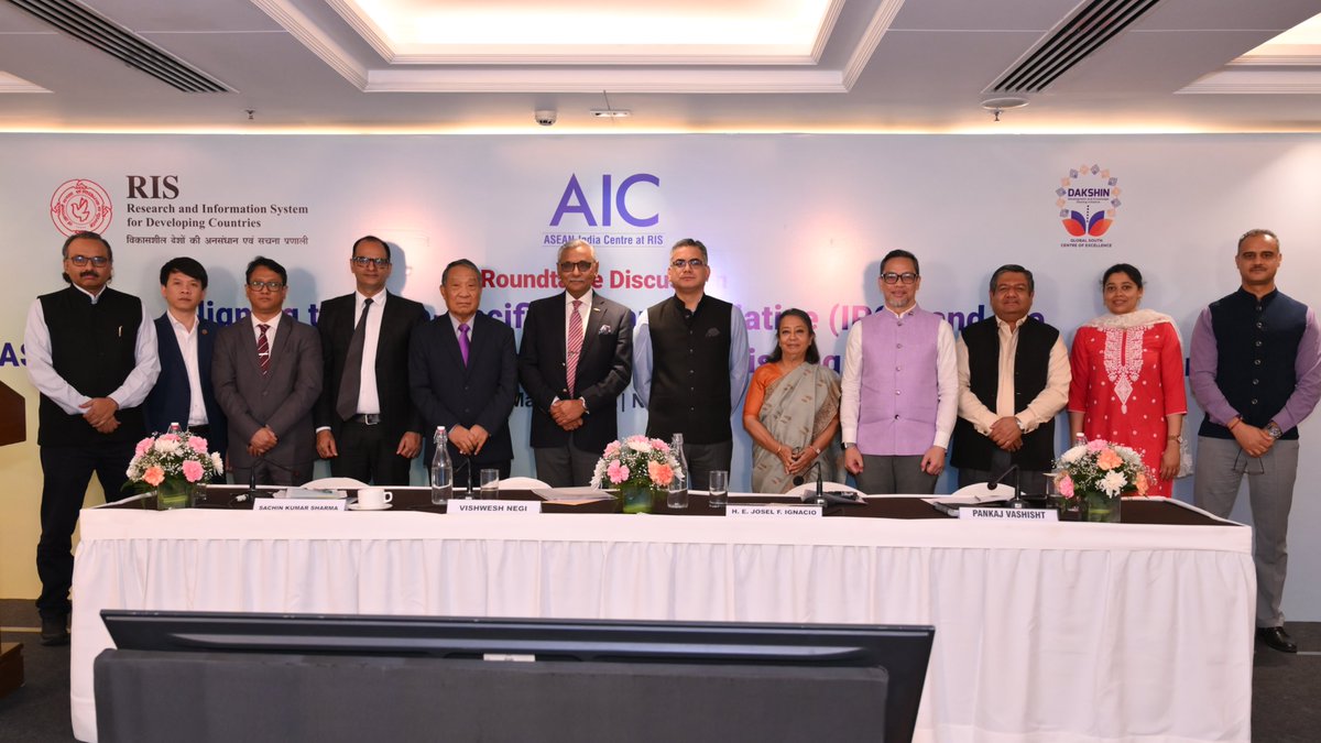 AIC_aseanindia's tweet image. Shri Vishwesh Negi, Joint Secretary (Indo-Pacific), Ministry of External Affairs (@MEAIndia), highlighted that ASEAN remains central to India’s Indo-Pacific vision, with the #IPOI and #AOIP reflecting strong complementarities grounded in dialogue, #cooperation, #openness, and a