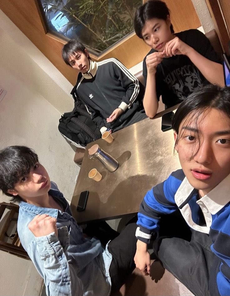 txt4shoboiz's tweet photo. awkward belum bondingnya kerasa sampe sini https://t.co/Xi8V7dd4Up