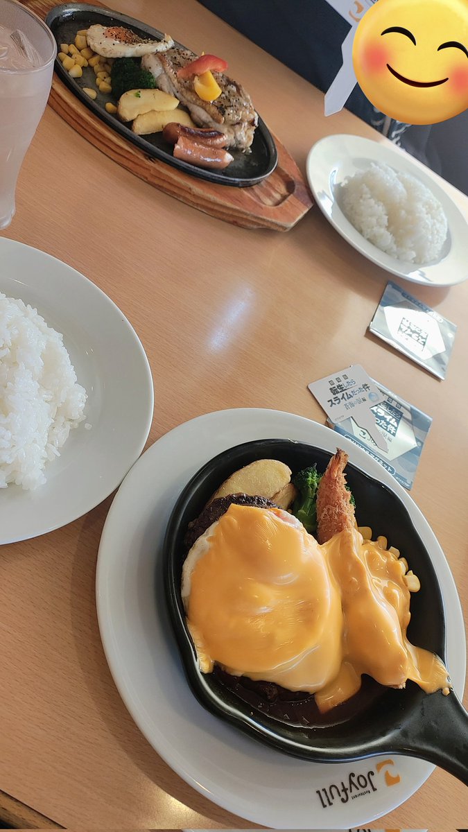 Y_iatm's tweet photo. #食事に行ったらジョイフルだった件
めちゃくちゃおなかいっぱいになったんだょ😅
チョコソース余りすぎて転スラって書いてみたʬʬ https://t.co/bIBIIC4D5Q