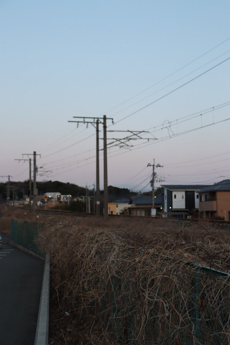 jikko680687's tweet image. 【今日の815系Vol.2】2026/3/14(Sat)
JRグループダイヤ改正日の“最寄駅下り始発電車”
4621M普通 亀川5:46発 臼杵行き(臼杵6:55着) 815系 NO20+NO17編成(分オイ)
※側面安全カメラ取り付け済み車両

#815系 #NO20 #NO17 #大分車両センター #JR九州 #日豊本線 #大在駅 #坂ノ市駅