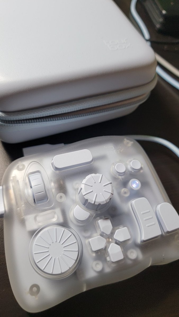 So i got a tourbox 🙈 ive avoided drawing on my ipad for a year. We'll see if this helps me get back into using it more.
I certainly find it useful on my xppen