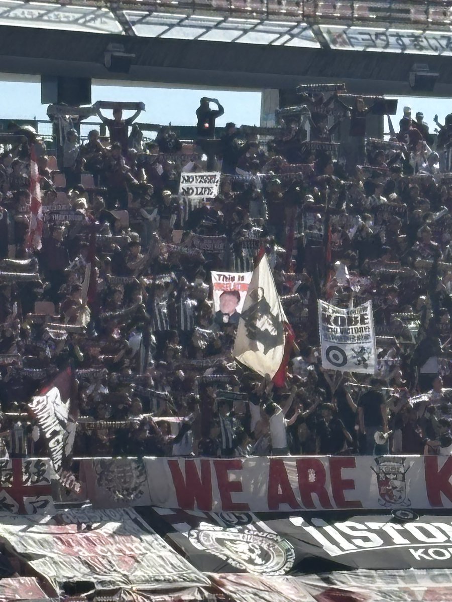 ocean19151k's tweet photo. コーチにパイフラあるって激レアじゃない？
#visselkobe
#秋葉忠宏
#grampus
#名古屋神戸 https://t.co/s9lGBrrYDW