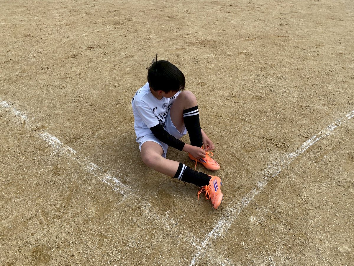 今日は朝から親子サッカー⚽️へ✨
足痛いょ〜(´；ω；｀)
でも子供達とサッカー楽しかった😆

これでスポ少でのサッカーは終了😭
寂しいなぁ(T^T)