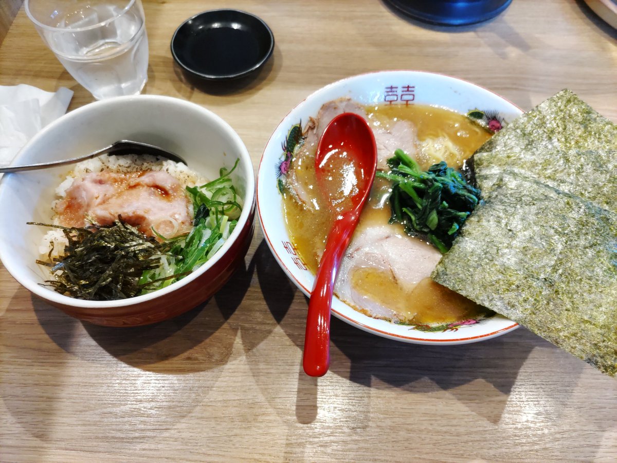 トマたん tweet media