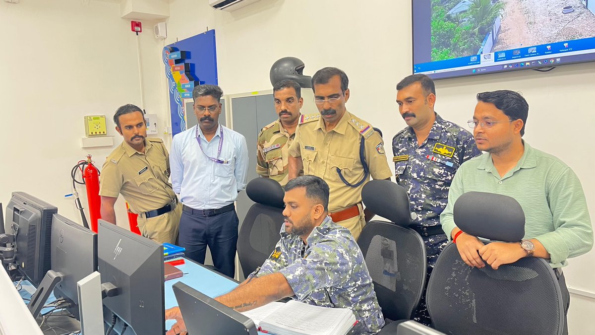 DefencePROkochi's tweet photo. @IndiaCoastGuard conducted 2-day #CoastalSecurity Exercise #SagarKavach for Keralam & Mahe from 12–13 Mar 26. A #RedForce team comprising personnel from the Indian Coast Guard, Indian Navy and Coastal Security Police carried out simulated infiltration attempts to assess the coastal security architecture of the state.
All coastal security stakeholders participated as #BlueForce, responding to injected intelligence inputs and scenarios to validate coordination, surveillance and response mechanisms.(1/2)