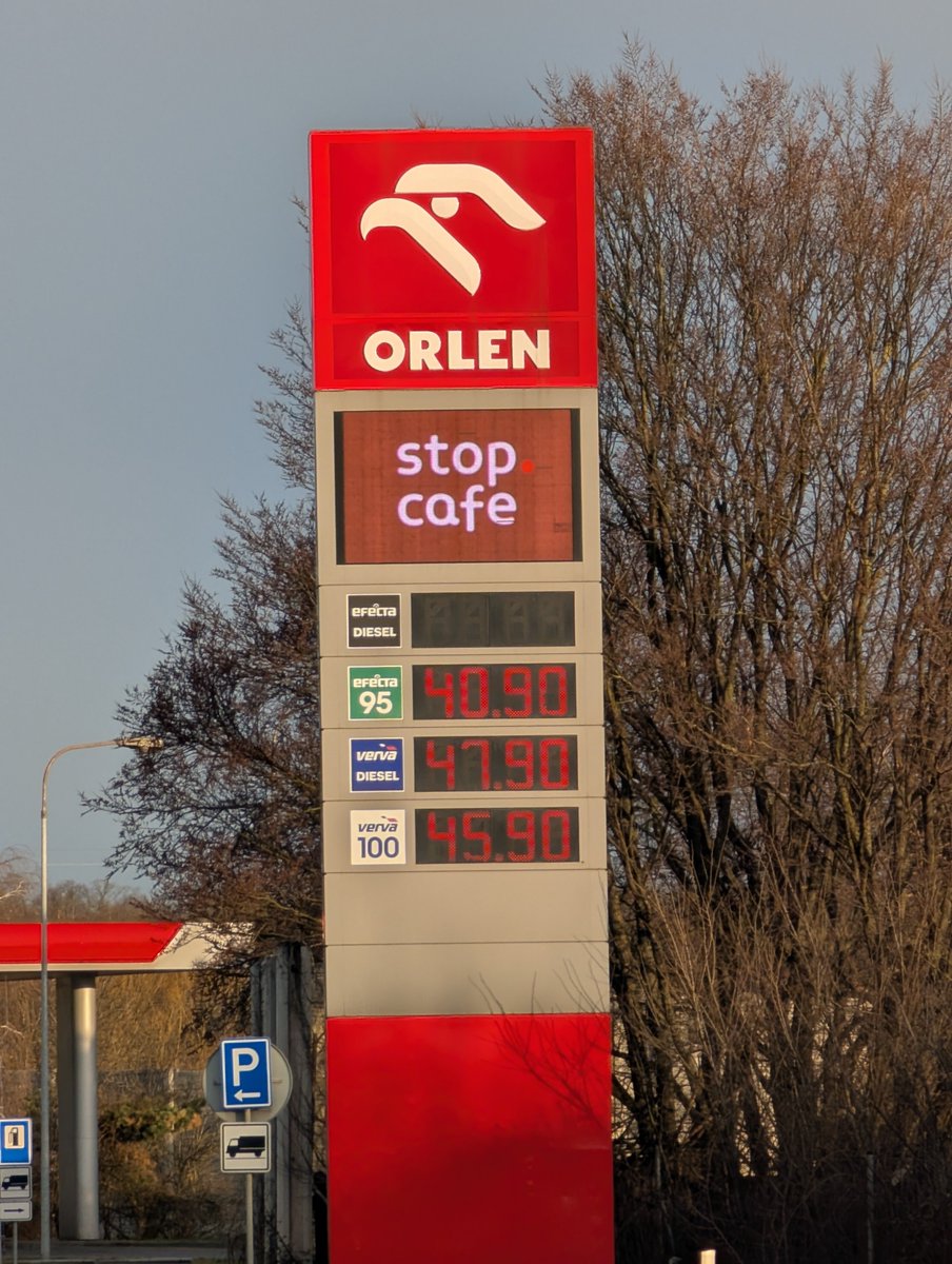 Adrian Smrček tweet media