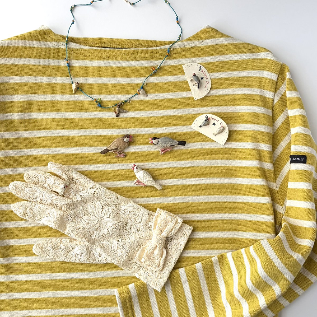 文鳥たちの会話、エモい…😳

白・桜
「Expectation is the root of all heartache.」
（期待はあらゆる苦悩のもと）

シナモン
「Love is merely a madness.」
（愛は単なる狂気だ）

ブローチ裏面に刻まれてます❣️
どちらもシェイクスピアの言葉です。

bunchou.net/?mode=grp&gid=…

#文鳥 #palnartpoc