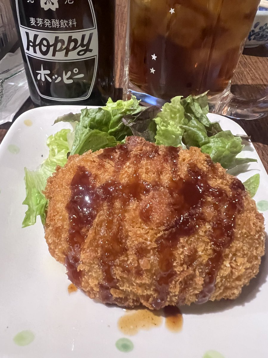 hebenoleke's tweet photo. 魚魚組で水分補給。
#魚魚組船橋 
#まぐろあご焼き 
#三日月コロッケ 
#黒ホッピー https://t.co/HXfH1G1Rgy